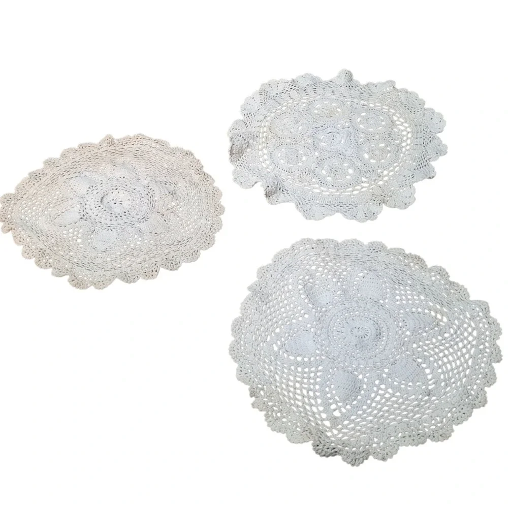 Elegant White Floral Scalloped Crochet Doilies Set